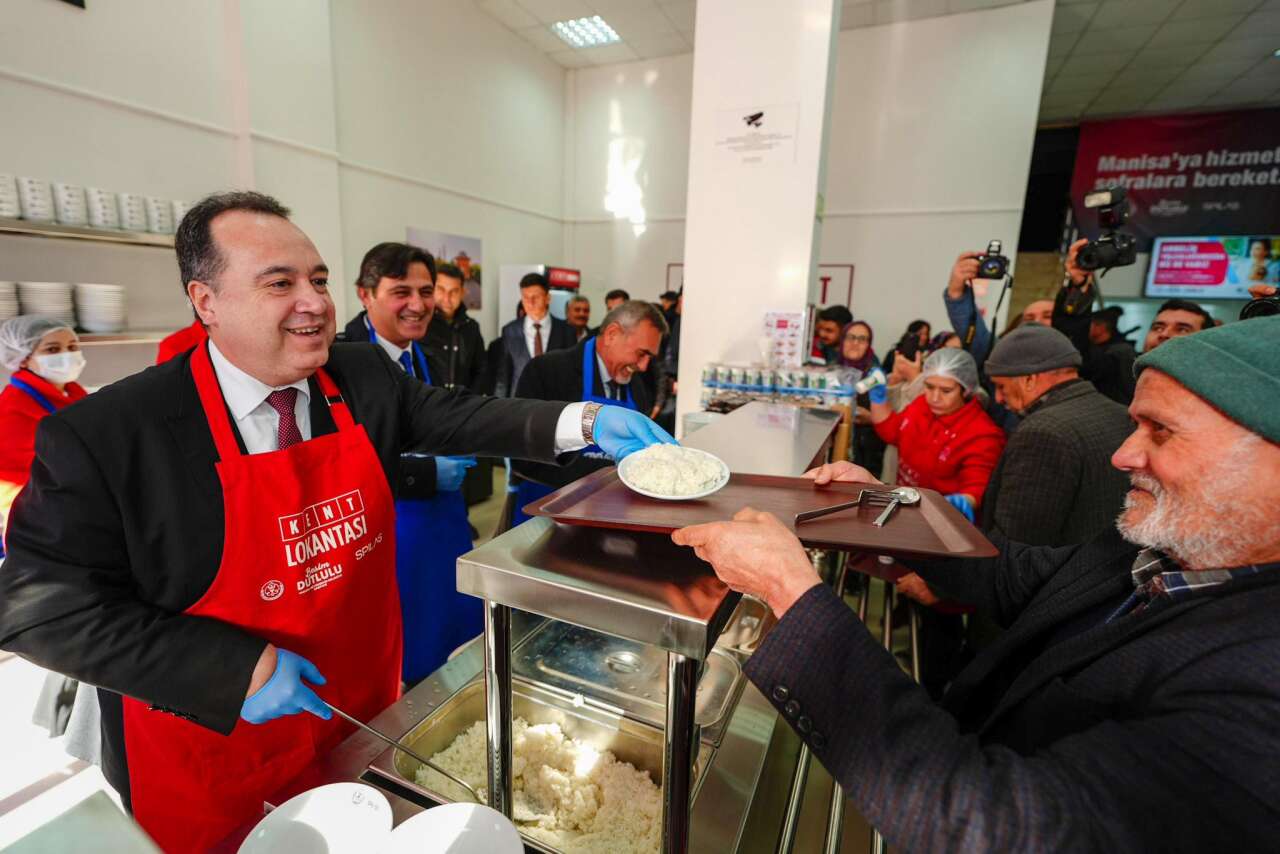 Manisa’da aynı gün iki ilçe: Ucuz yemek, ucuz ekmek, temel gıda 4